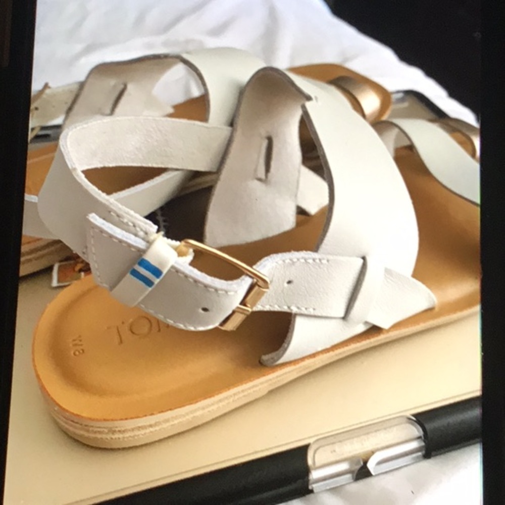 TOMS. SANDALS - Picture 4 of 7